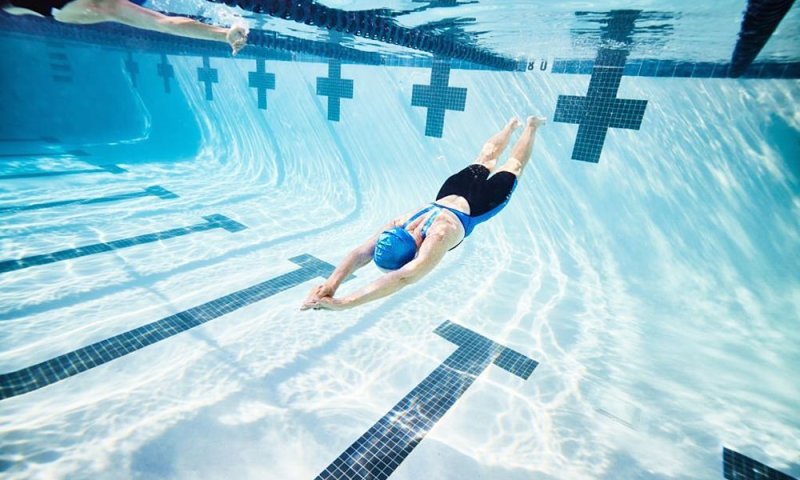 Pływanie a odchudzanie – czy basen to dobre miejsce na spalenie kilku kilogramów?