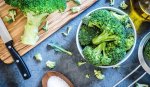 Czy warto jeść surowe brokuły