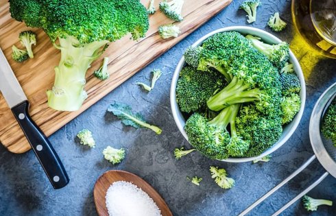 Czy można jeść surowego brokuła?