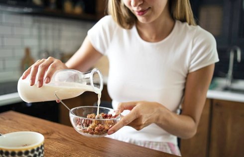Ile kalorii mają płatki z mlekiem?